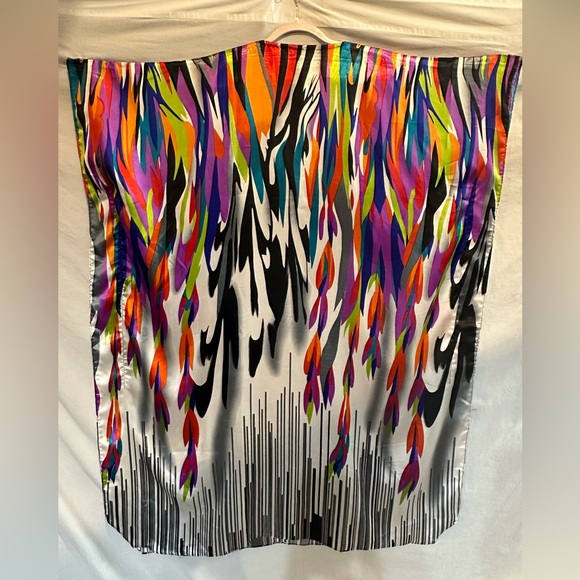 NWOT - Winlar Full-Length Abstract Design
Very Colorful Satin Feel Kafta… - Picture 4 of 6
